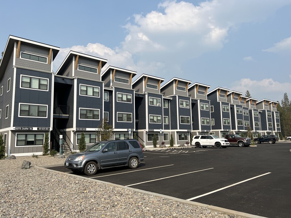 Pineview Apartments Photo