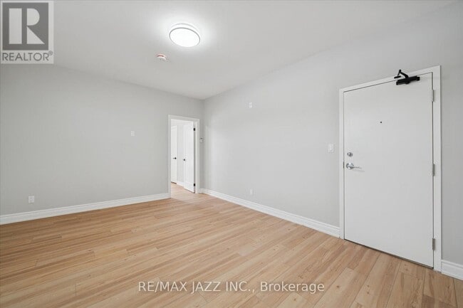 251 Simcoe St S in Oshawa, ON - Building Photo - Building Photo