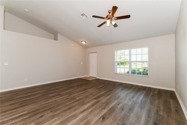 349 SW 28th Pl in Cape Coral, FL - Building Photo - Building Photo