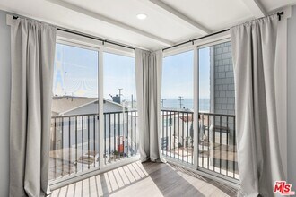 205 44th St in Manhattan Beach, CA - Building Photo - Building Photo