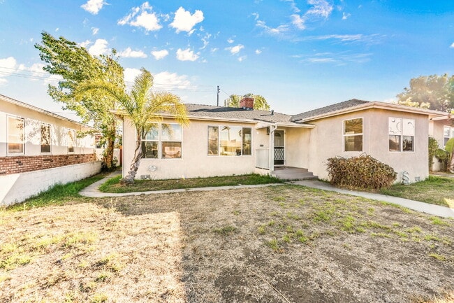 302 Douglas Ave in Oxnard, CA - Building Photo - Building Photo