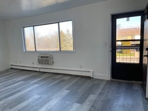 634 Cricket Ln, Unit CRICKET in Woodbridge, NJ - Building Photo - Building Photo