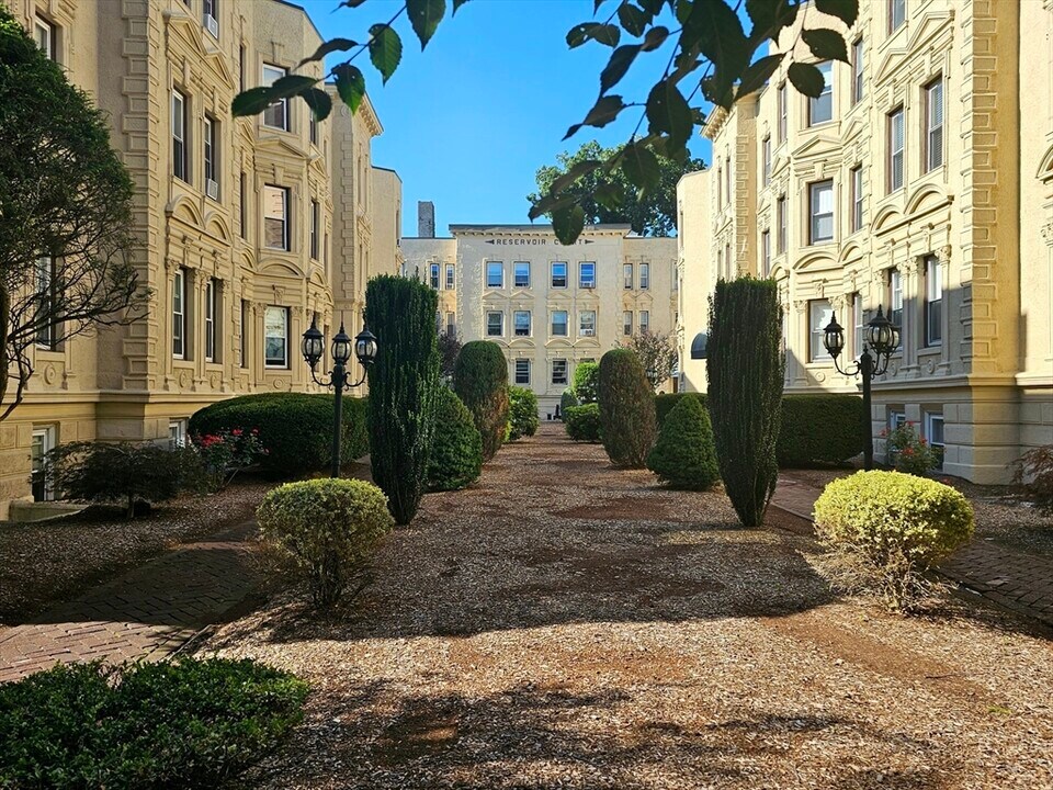 1874 Beacon St in Brookline, MA - Building Photo