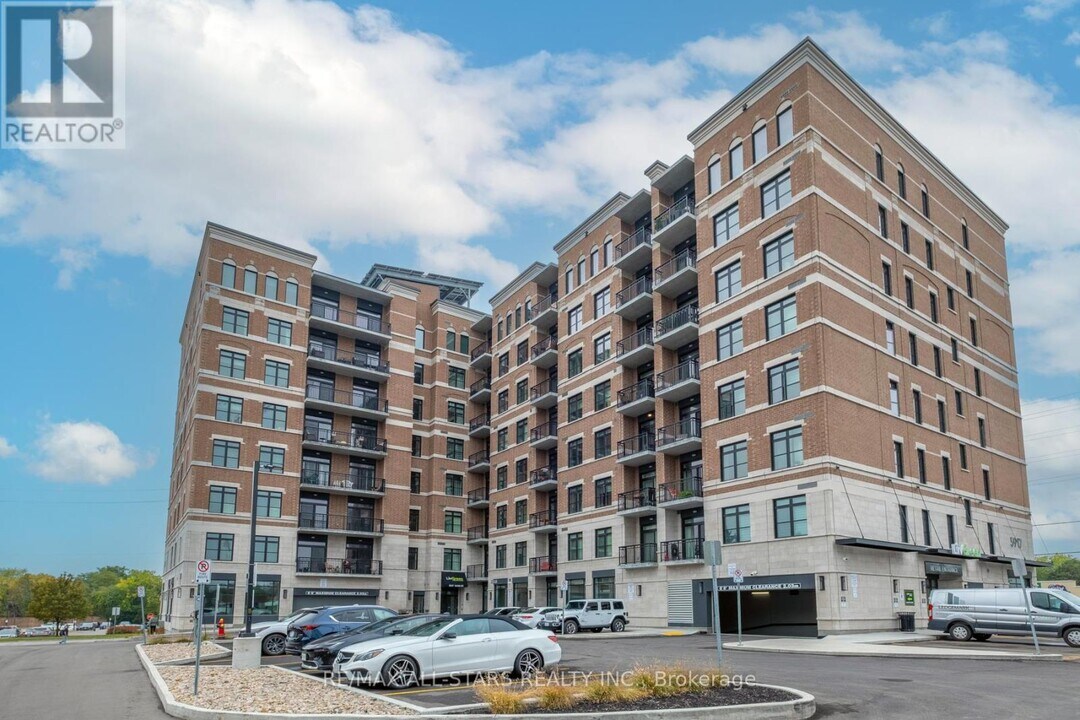 5917 Main St in Whitchurch-Stouffville, ON - Building Photo