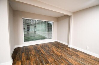 1011 Sam Hill St in Irving, TX - Building Photo - Building Photo