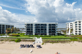 Carlton Place in Palm Beach, FL - Building Photo - Building Photo