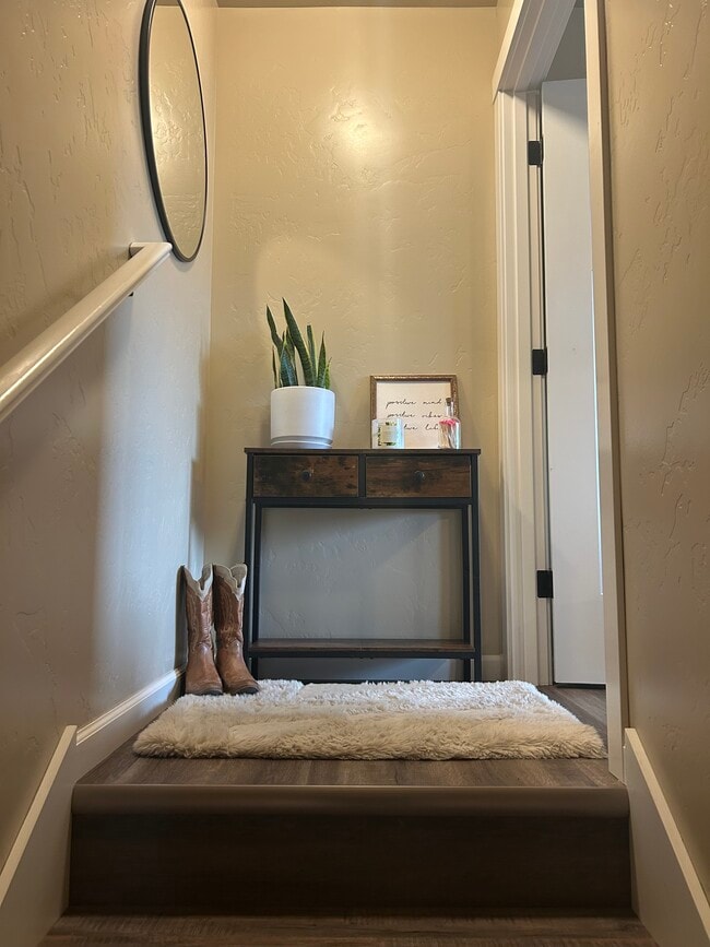 304 Ponderosa Ct, Unit A in Eureka, CA - Foto de edificio - Building Photo