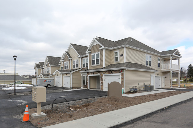 The Glen at Perinton Phase II in Fairport, NY - Building Photo - Building Photo