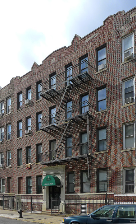 48-16 46th St in Flushing, NY - Foto de edificio