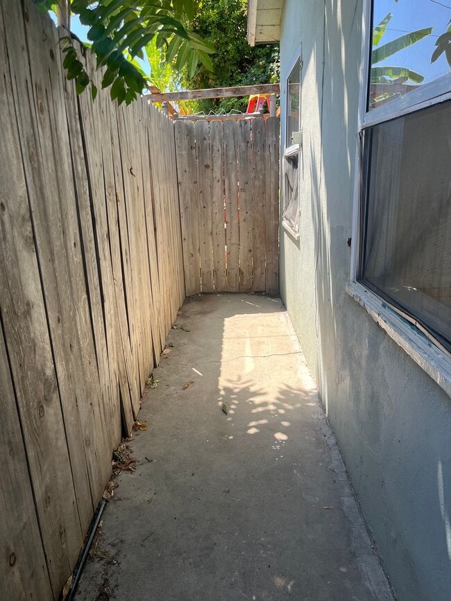 1609-1611 Gundry Ave