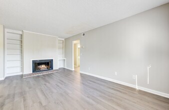 2925 Chatsworth Rd, Unit D in Columbia, SC - Foto de edificio - Building Photo