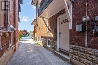 21 Robina Ave in Toronto, ON - Building Photo - Building Photo