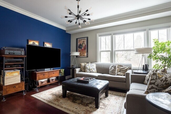 121 Green St, Unit 304 in Boston, MA - Building Photo - Building Photo