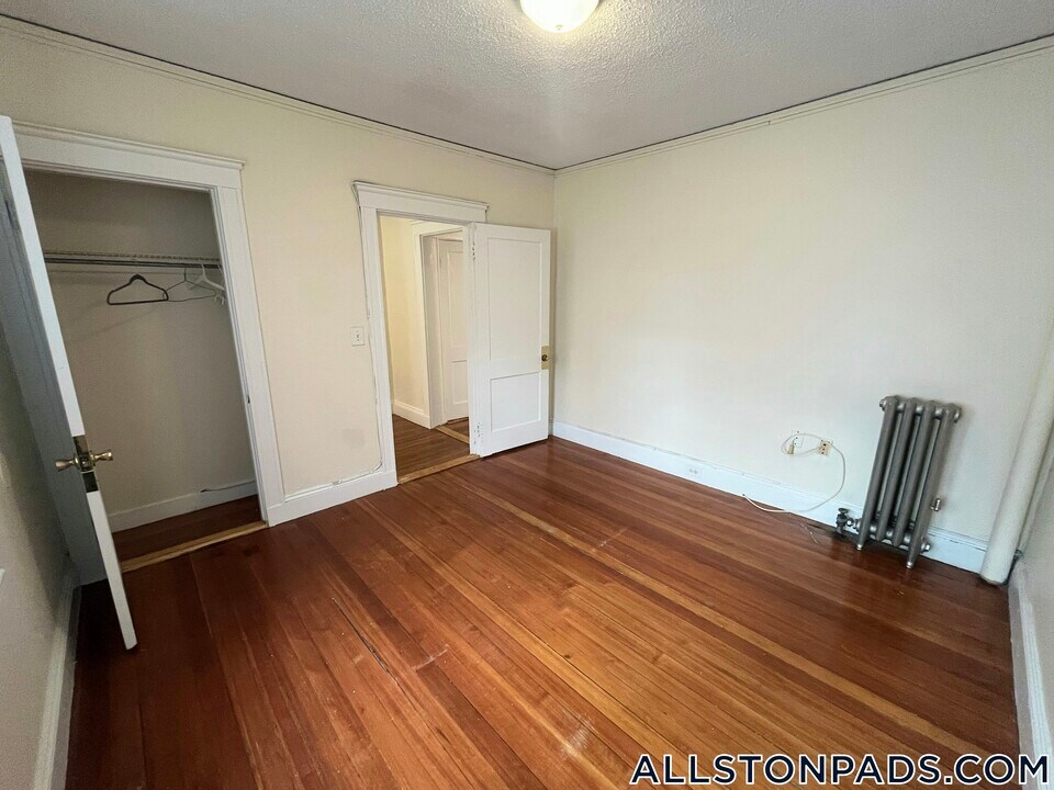 518 Cambridge St in Boston, MA - Building Photo