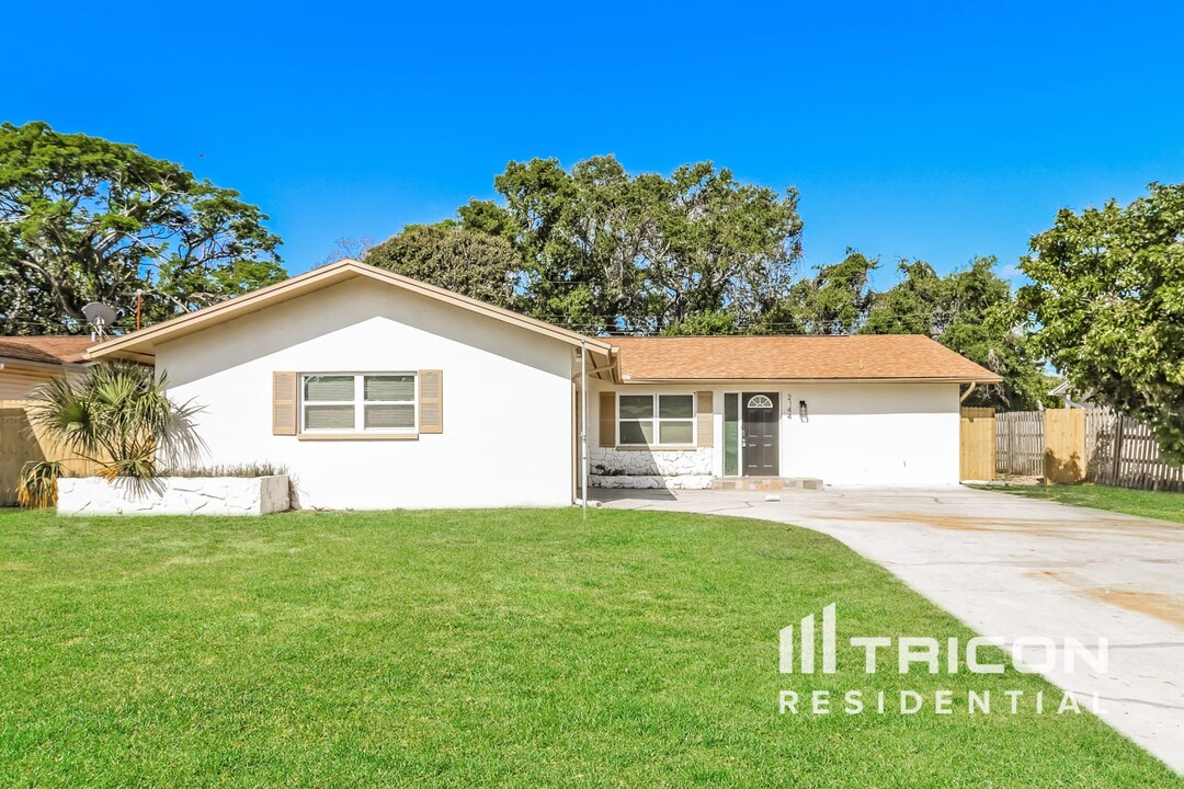 2144 Poinciana Terrace in Clearwater, FL - Building Photo
