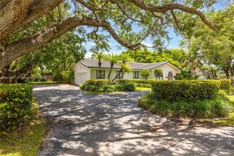 7915 SW 166th St in Palmetto Bay, FL - Building Photo - Building Photo