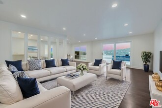 2169 Hercules Dr in Los Angeles, CA - Building Photo - Building Photo