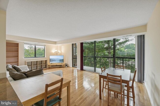 property at 1401 N Rhodes St
