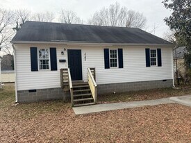 2104 Richmond Ave in Petersburg, VA - Building Photo