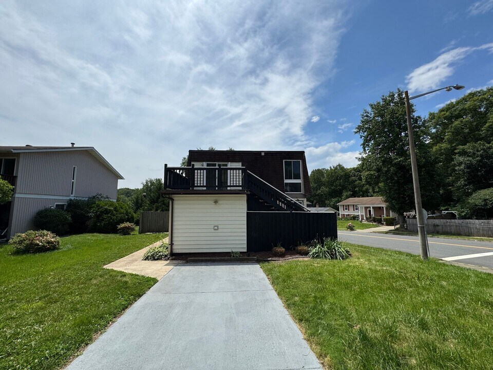2566 Paxton St in Woodbridge, VA - Building Photo