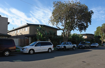 Sallie Lane Courtyard in Anaheim, CA - Building Photo - Building Photo