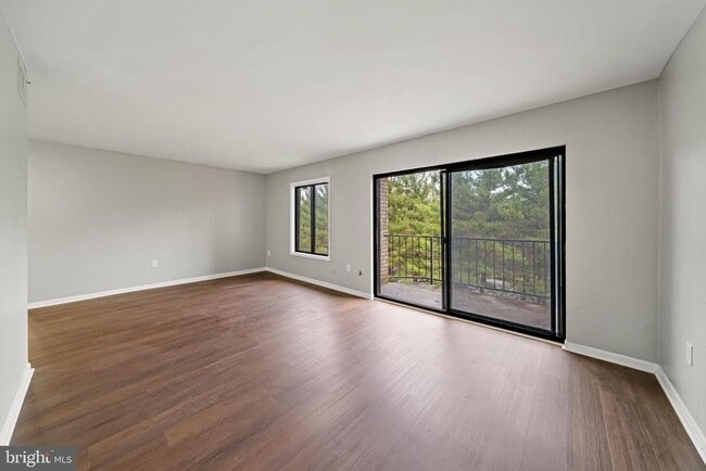 property at 6934 Hanover Pkwy