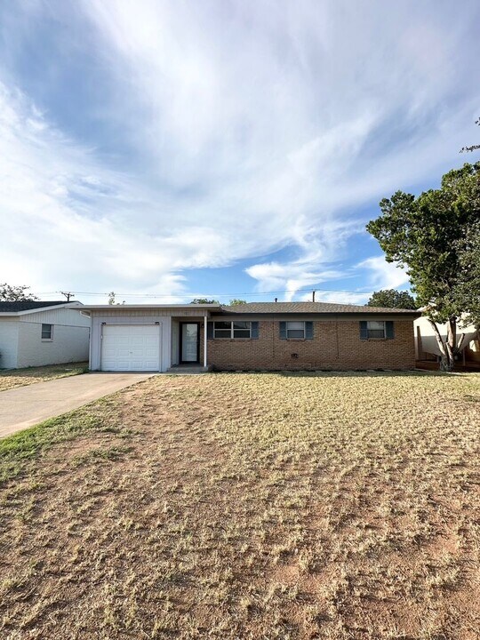 3312 W Ohio Ave in Midland, TX - Building Photo