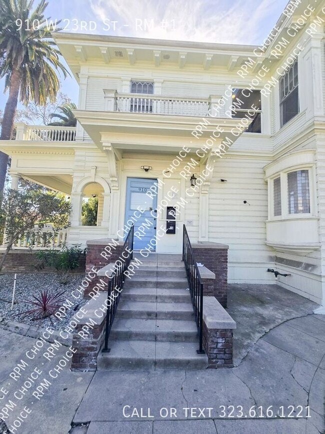 property at 910 W 23rd St