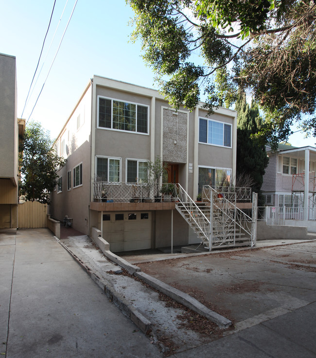 4808 Franklin Ave in Los Angeles, CA - Building Photo - Building Photo