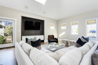 53 Bayside Ct in Margate City, NJ - Foto de edificio - Building Photo