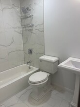 16881 Sims Lane-Unit -A in Huntington Beach, CA - Foto de edificio - Building Photo