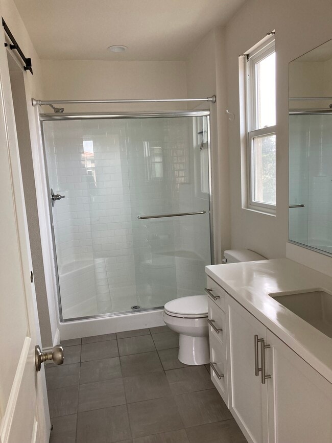 38 S Saticoy Ave, Unit Apartment in Ventura, CA - Foto de edificio - Building Photo