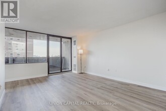720-720 Spadina Ave. in Toronto, ON - Building Photo - Building Photo