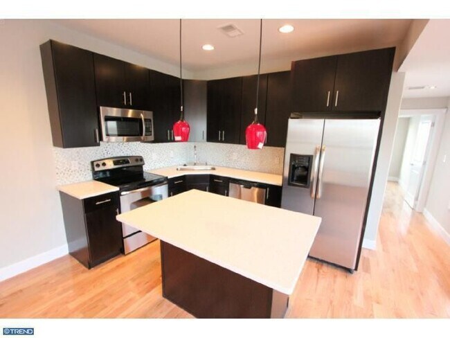 2549 Grays Ferry Ave, Unit B in Philadelphia, PA - Building Photo - Building Photo