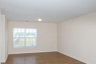 Forrest Pines Sr in Newport News, VA - Building Photo - Interior Photo