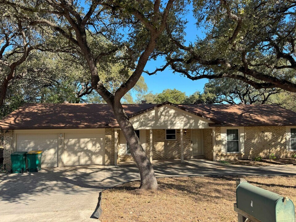 1256 Cibolo Trail in Universal City, TX - Building Photo