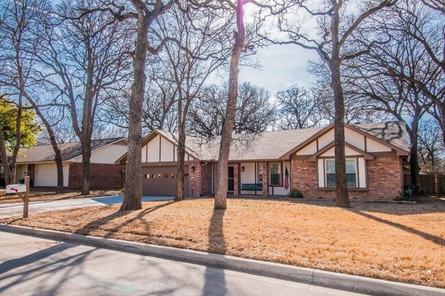 2947 Southridge Dr in Grapevine, TX - Foto de edificio - Building Photo