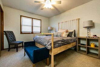 2139 Hummingbird Dr, Unit 2 in Dubuque, IA - Foto de edificio - Building Photo