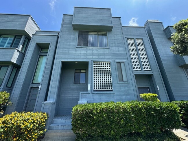 821 America Way in Del Mar, CA - Building Photo - Building Photo