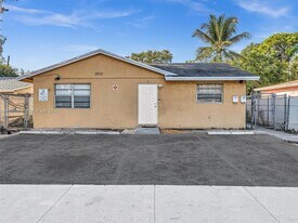 2512 NW 9th Pl in Fort Lauderdale, FL - Building Photo