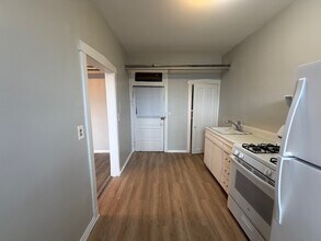 3222 N Karlov Ave, Unit B in Chicago, IL - Building Photo - Building Photo