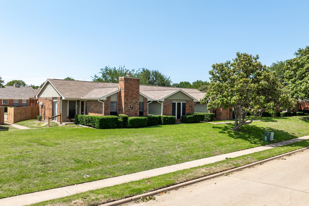 Springwood Creek Condominiums in Plano, TX - Building Photo