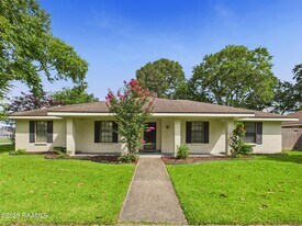 128 Pigeon Loop in Lafayette, LA - Building Photo