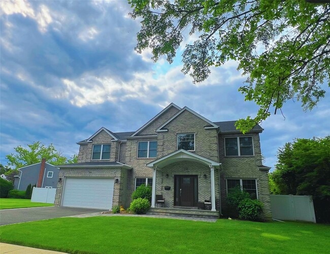 property at 28 Fern Dr E