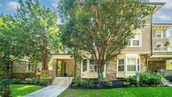 21 Regent Cir in Brookline, MA - Building Photo