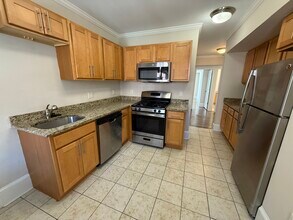 20 Short St, Unit 5 in Brookline, MA - Foto de edificio - Building Photo