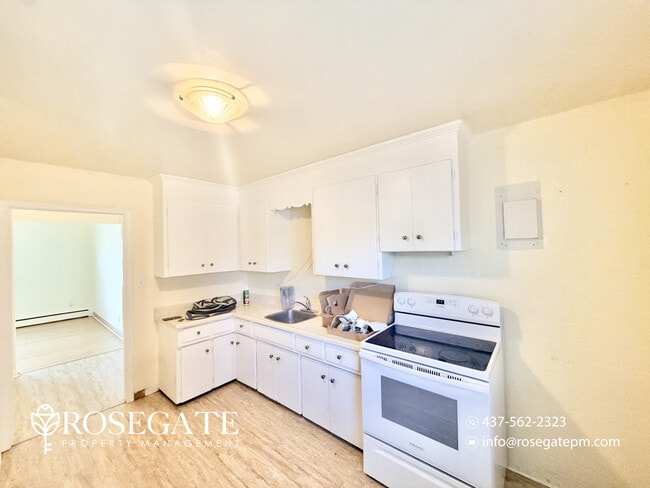 1240 Queen's Blvd in Kitchener, ON - Building Photo - Building Photo