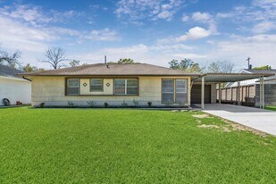 1921 Lynnview Dr in Houston, TX - Building Photo