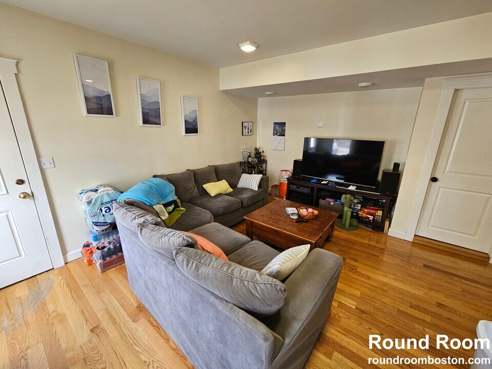 23 Weitz St, Unit 1 in Boston, MA - Foto de edificio