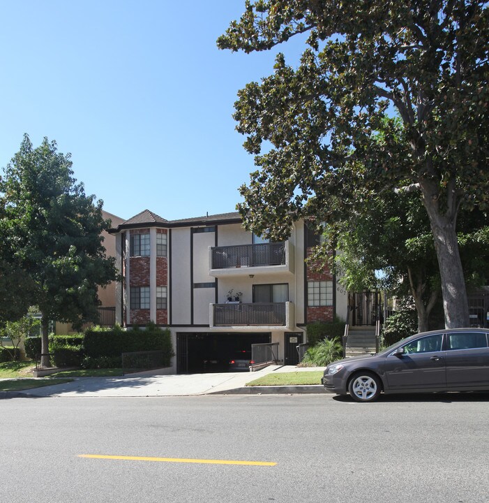 607 E Magnolia Blvd in Burbank, CA - Building Photo